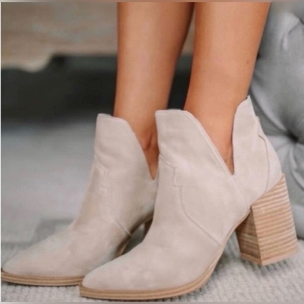 STEVE MADDEN, Chaya Suede Leather Pointed Toe Bootie, Size 8
